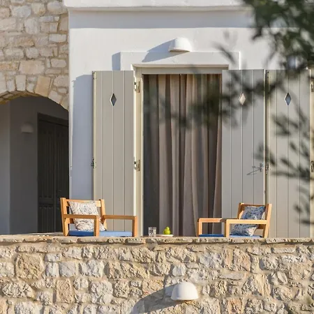 Ξενοδοχείο με διαμερίσματα Kallisti Paros 4*